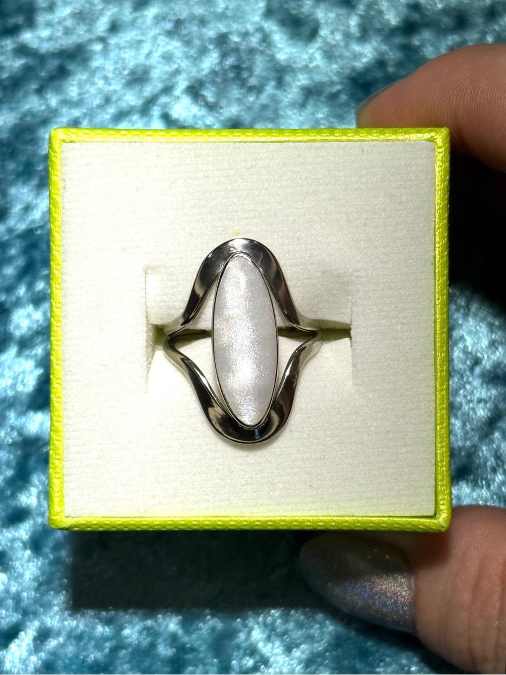 White Oval Cat’s Eye Cabochon Ring